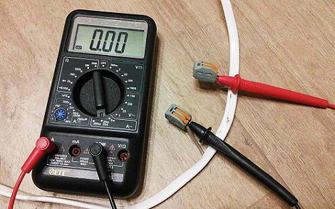 Как измерить ток в розетке мультиметром