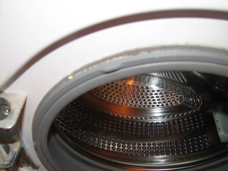 Что делать, если в стиральной машине болтается барабан