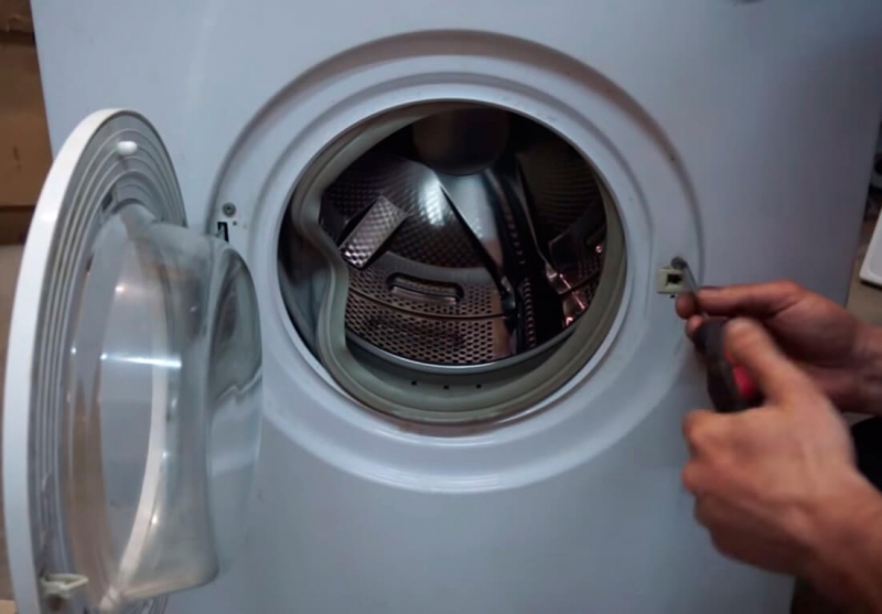 Как открыть стиральную машину, если сломалась ручка?