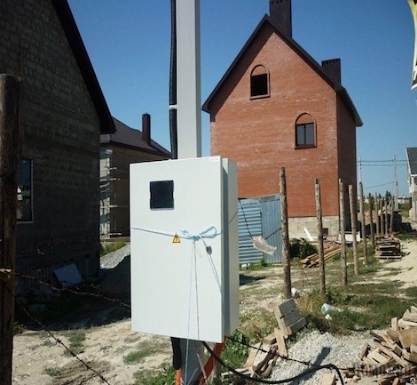 Установка электросчетчика в частном доме на улице