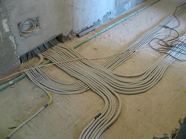 Прокладка кабеля апс через стены